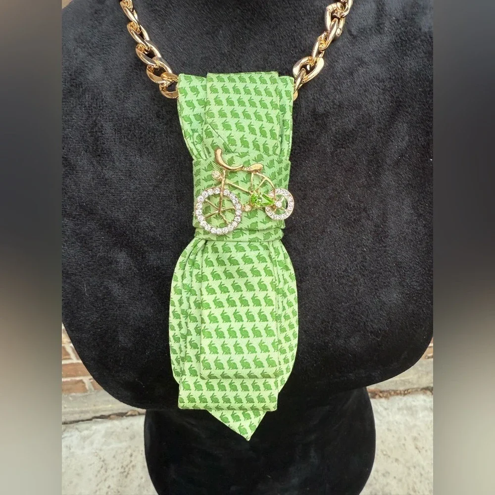 Vineyard Vines Rabbit Necktie Necklace Embellished‎ Bicycle Brooch & Gold Chain